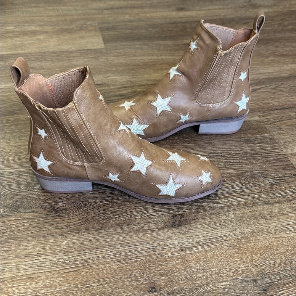 Wild Diva Tan Ankle Boots with Silver Stars